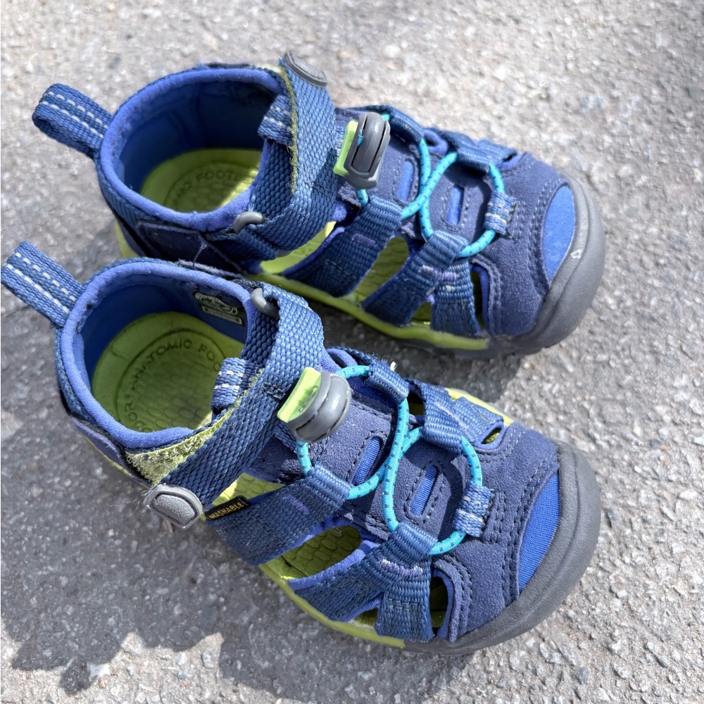 Keen size 8 closed toe sandals toddler